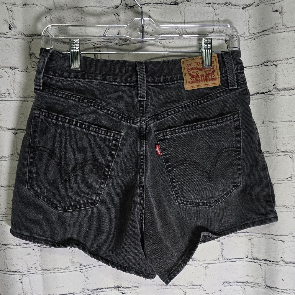 Levis Women's High Waistes Mom Black Denim Shorts Size 29 - Picture 3 of 8